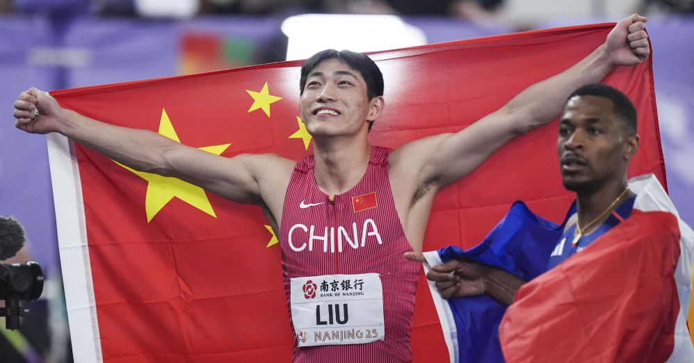 TyC记者：斯卡洛尼将带着大力神杯参加世界杯抽签仪式