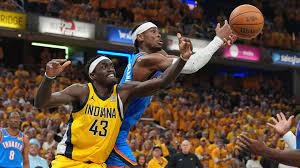 库里发布圣诞庆祝短片，穿的还是UA鞋